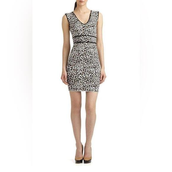 BCBG Maxazria Sleeveless V-Neck Leopard Print Mini Cocktail Dress‎ Size XS NWT - Picture 1 of 11